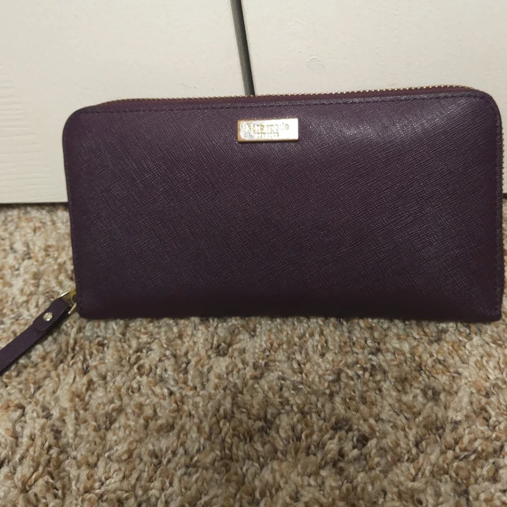 Kate Spade 100% Leather Wallet with Zipper
